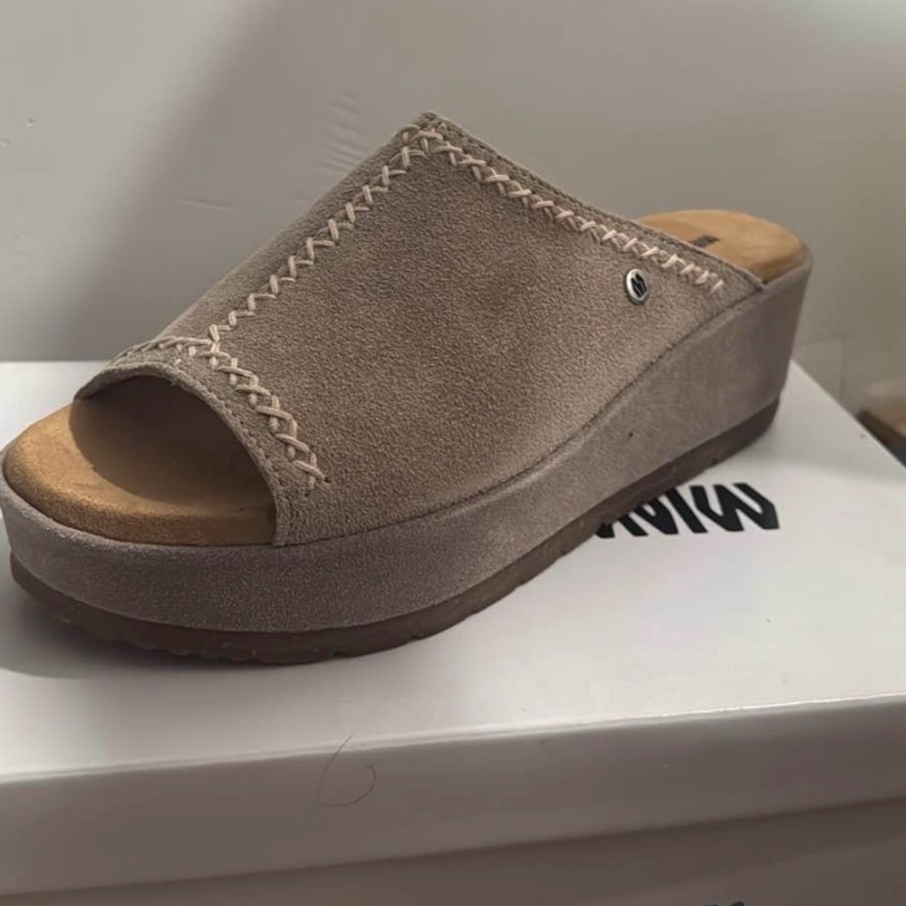 Women's Tan Wedge Sandals